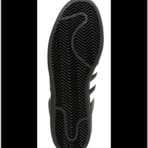 Athletic_Shoes
